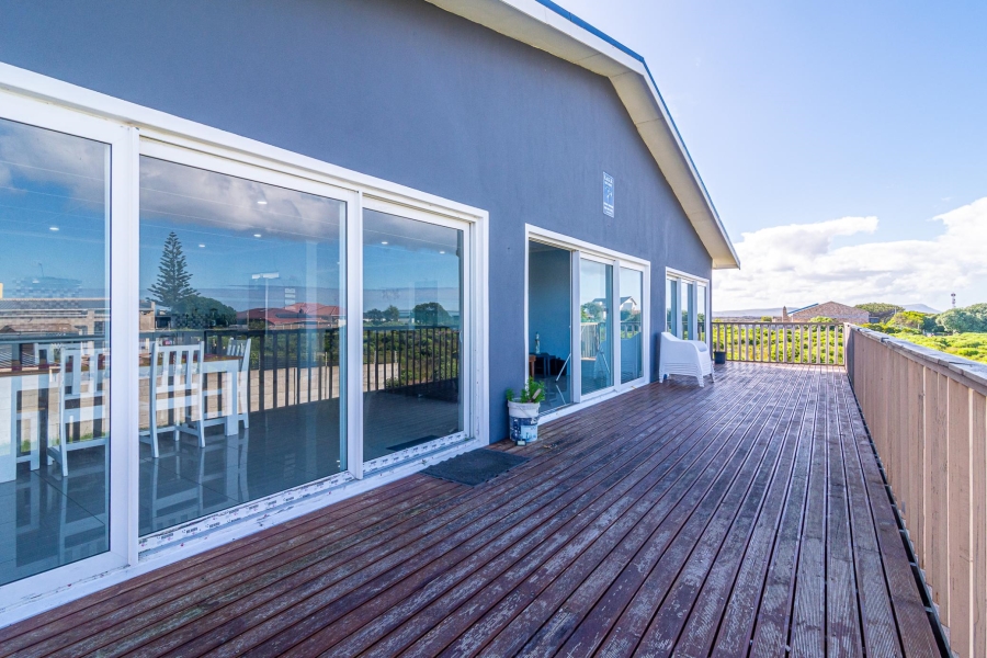 4 Bedroom Property for Sale in Pearly Beach Western Cape
